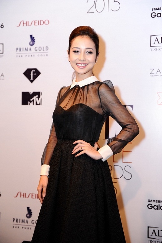 
	            
	Jennifer Phạm có mặt tại sự kiện từ sớm, cô diện bộ đầm sang trọng nhưng không kém phần trẻt rung, tinh tế của nhà thiết kế Lê Thanh Hòa
